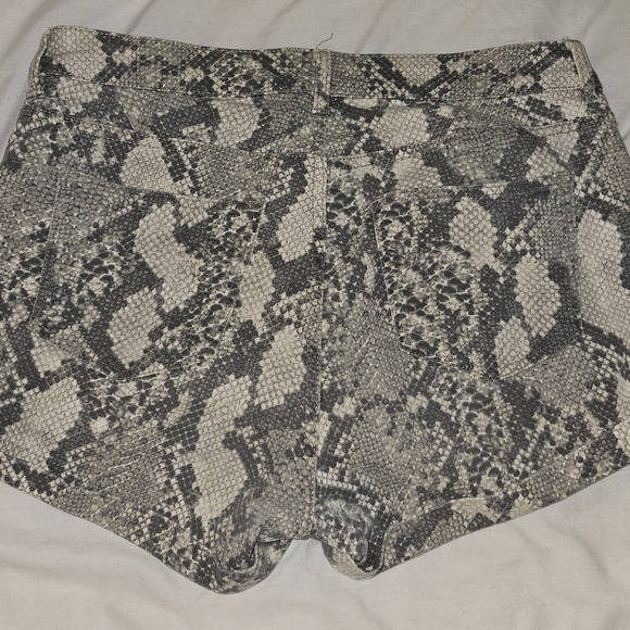 H&M Gray and White Jean Shorts with Snakeskin Print - Picture 6 of 9
